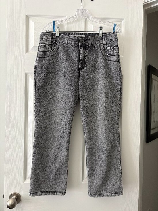 Chico's Pants - Chico's Platinum Denim Cropped Pants Size 1.5 Gray/Black